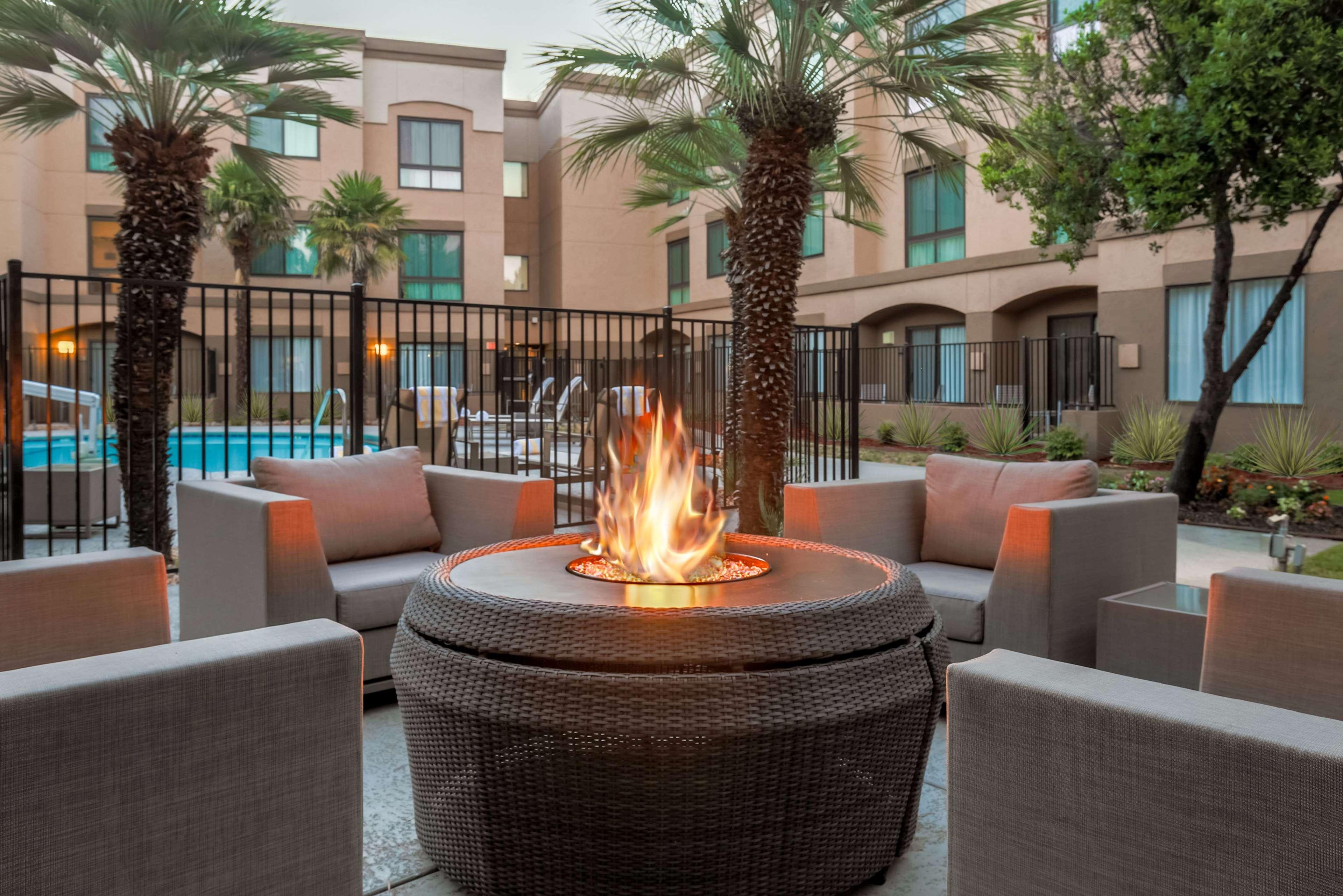 Doubletree Suites By Hilton Hotel Sacramento - Rancho Cordova Extérieur photo